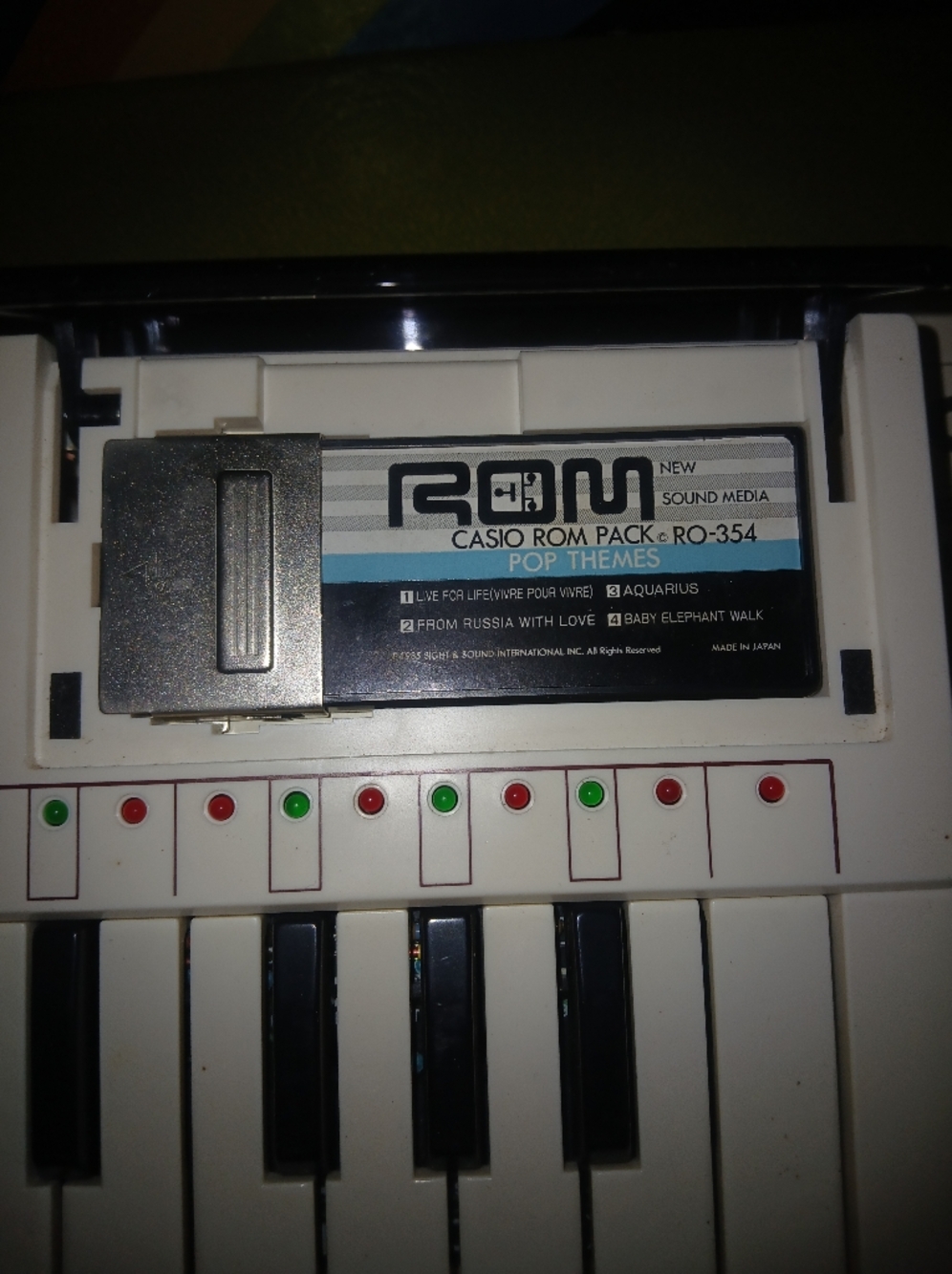Casio PT-80 Keyboard with Pop/Rock (RO-253) and 4 World Songs (RO-551) ROM Packs - Picture 10 of 12